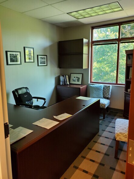 More Photos Of 9019 Overlook Blvd, Brentwood Office For Lease