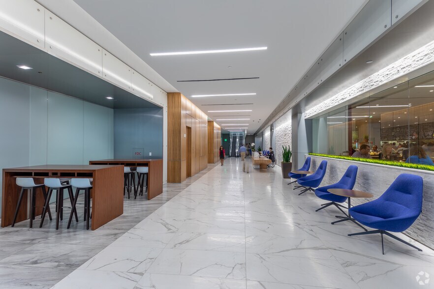 More Photos Of 201 S Tryon St, Charlotte Office For Lease