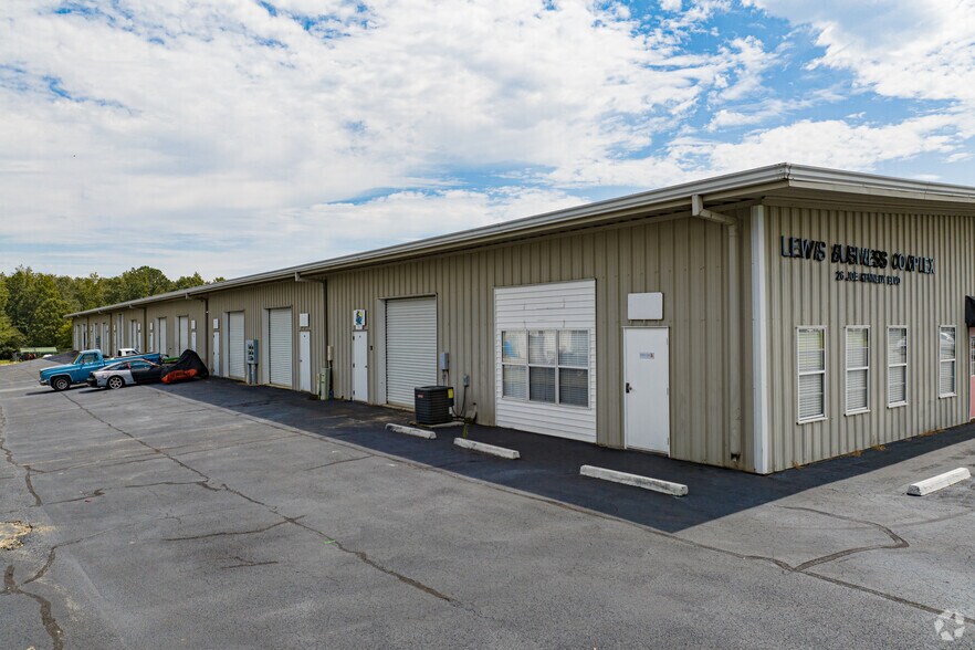 More Photos Of 24 Joe Kennedy Blvd, Statesboro Warehouse For Lease