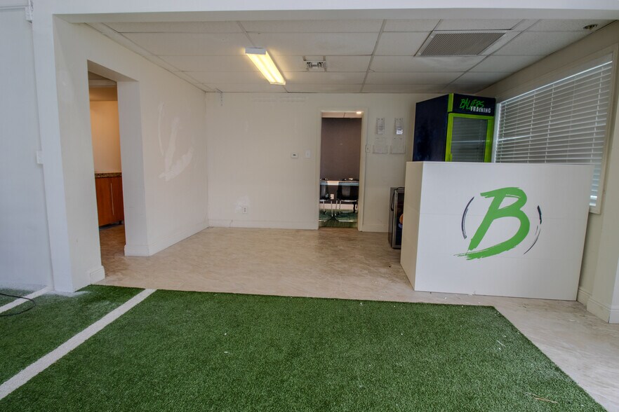 More Photos Of 3031-3035 NE 12th Ter, Oakland Park Warehouse For Sale