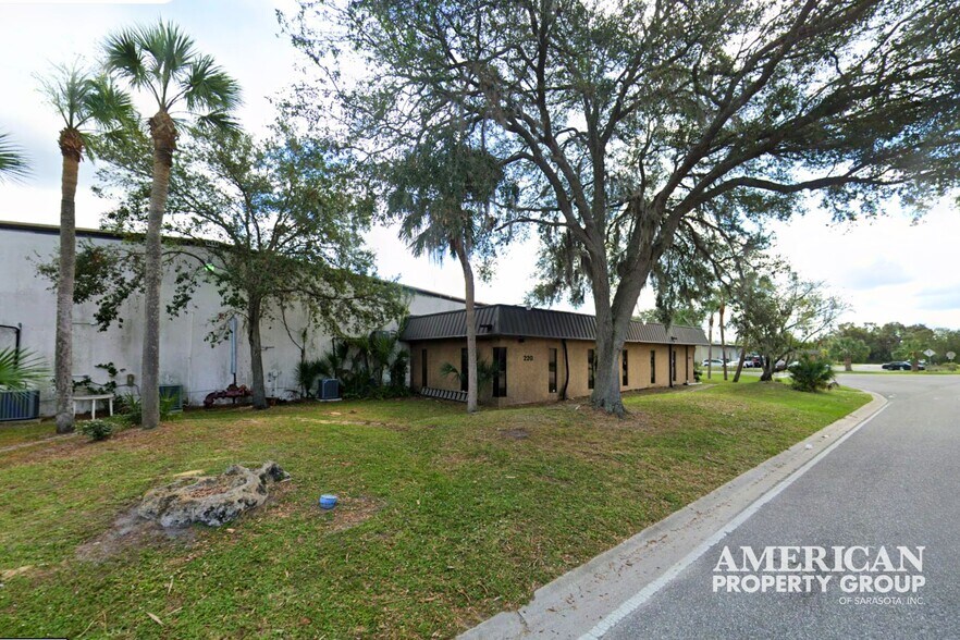 More Photos Of 2205 Industrial Blvd, Sarasota Warehouse For Lease