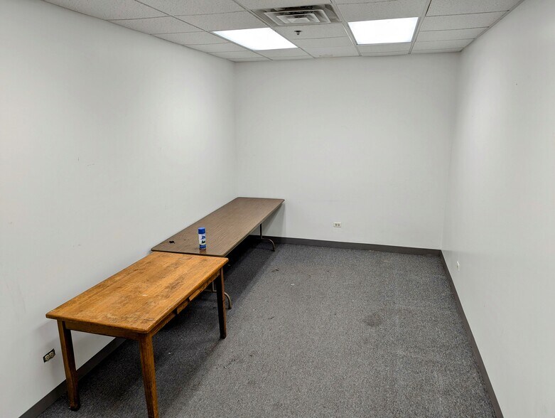 More Photos Of 115 E University Dr, Arlington Heights Warehouse For Sale