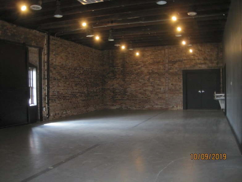 More Photos Of 211 Rankin St, Fayetteville Showroom For Lease
