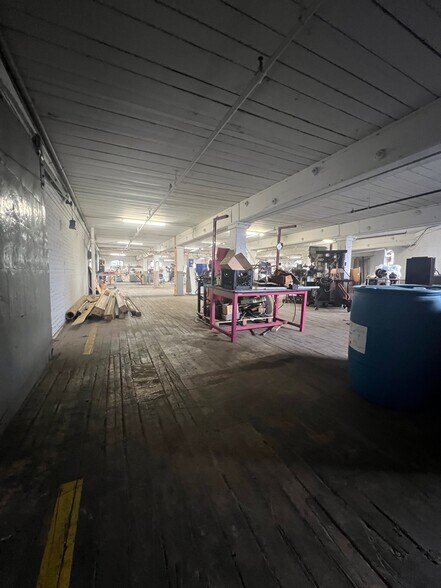 More Photos Of 50 Industrial Cir, Lincoln Manufacturing For Lease