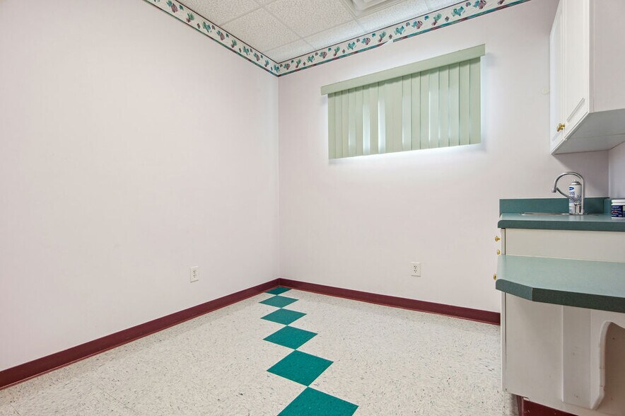 More Photos Of 43 Office Park Dr, Jacksonville Medical For Lease