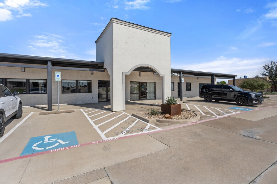 More Photos Of 108 S Ranch House Rd, Aledo Unknown For Lease