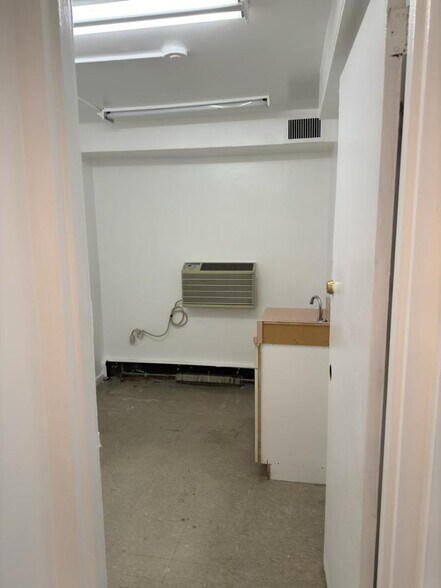 More Photos Of 66 W 94th St, New York Apartments For Lease