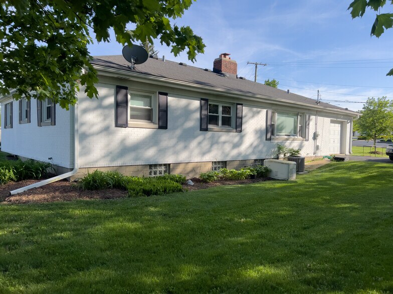 More Photos Of 704 E 9th St, Lockport Medical For Sale