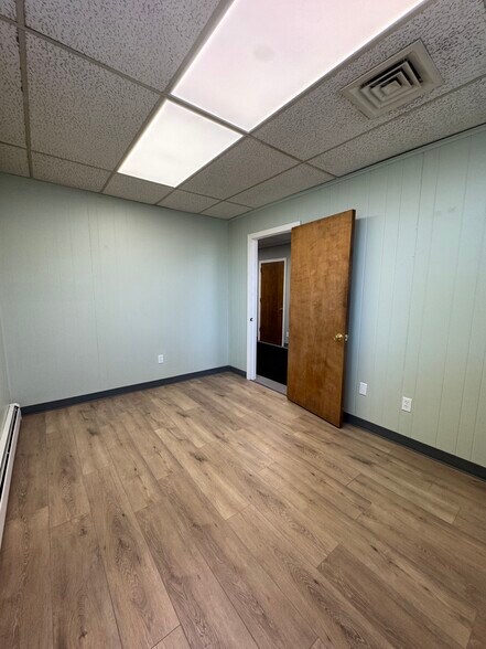 More Photos Of 77 Meadow St, Holyoke Coworking Space