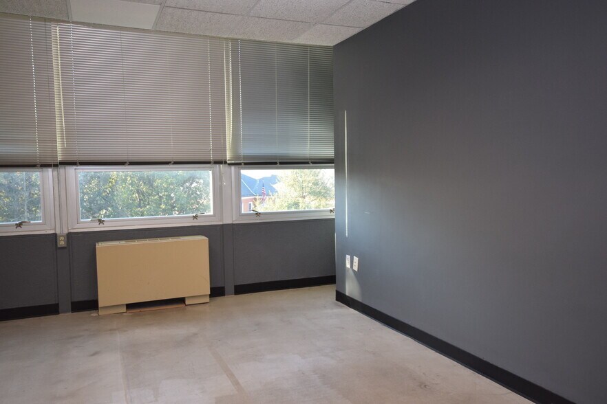 More Photos Of 200 Little Falls St, Falls Church Office For Lease