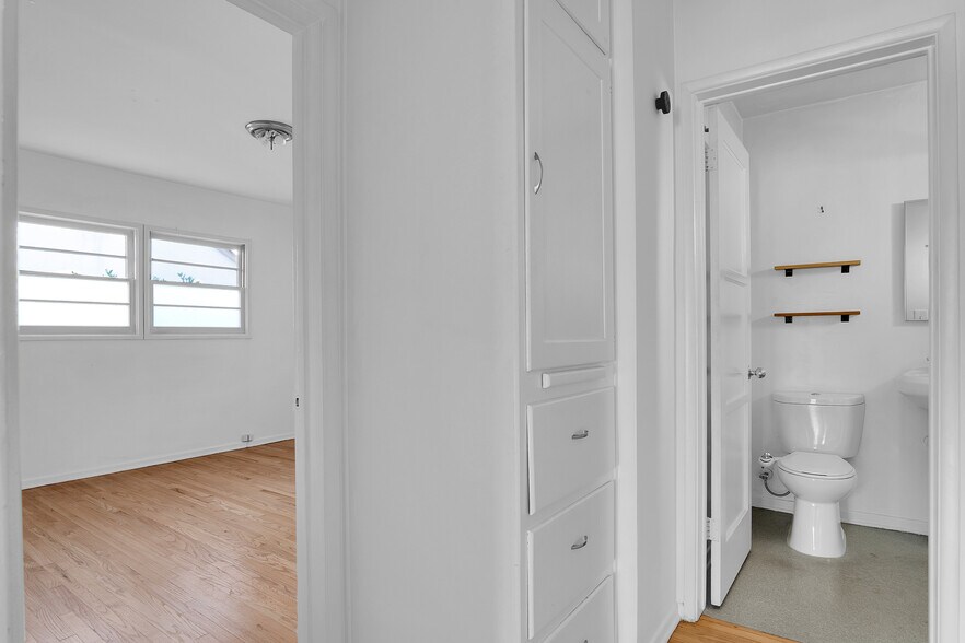 More Photos Of 2440 Arizona Ave, Santa Monica Apartments For Sale