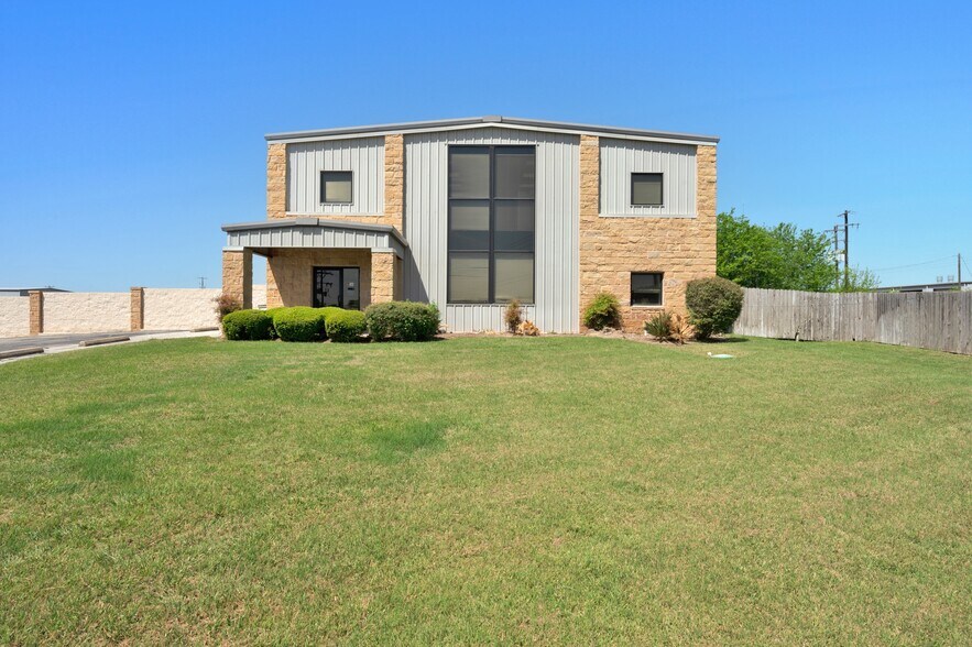 More Photos Of 165 Tecon Cv, Buda Warehouse For Lease