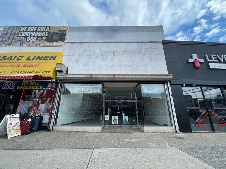 More Photos Of 704 Main Ave, Passaic Storefront For Lease
