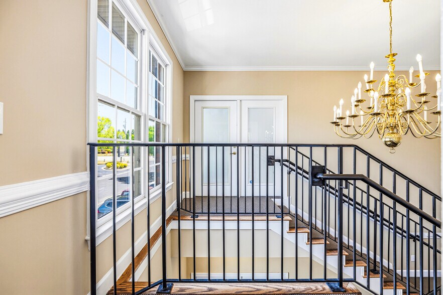 More Photos Of 501 Johnson Ferry Rd, Marietta Office For Sale