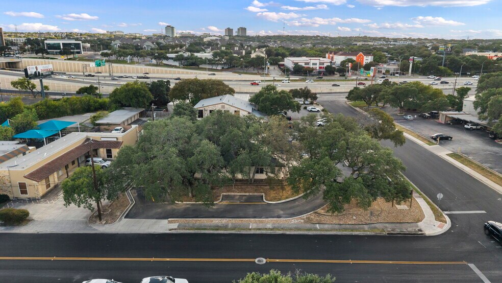 More Photos Of 9518 Tioga Dr, San Antonio Office For Sale