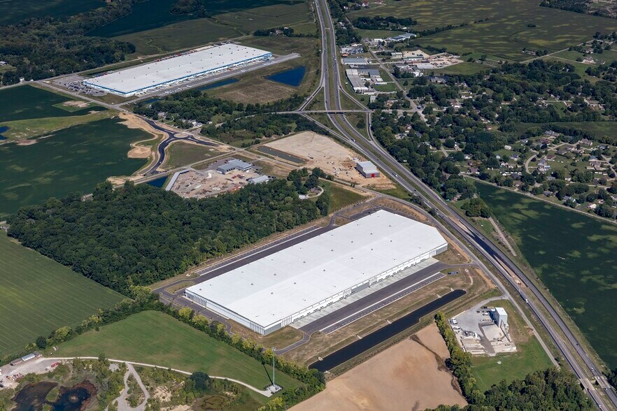 More Photos Of 9201 N Frontage Rd, Fairland Distribution For Lease