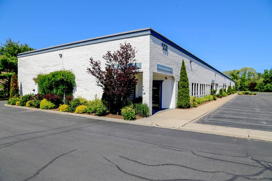 Primary Photo Of 100 Patco Ct, Islandia Light Distribution For Lease