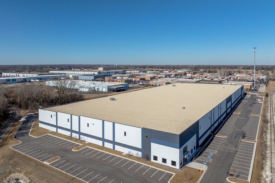 More Photos Of 5825 W 118th St, Alsip Distribution For Lease