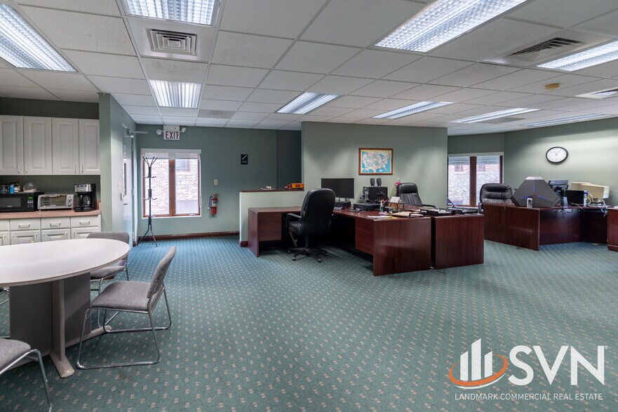 More Photos Of 840 W Bartlett Rd, Bartlett Office For Sale