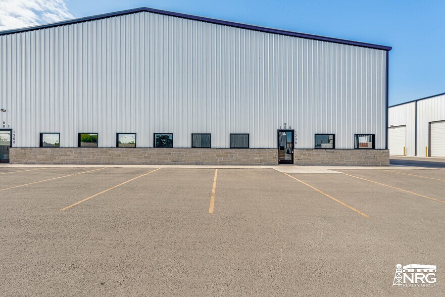 More Photos Of 1208 S Midland Dr, Midland Warehouse For Lease