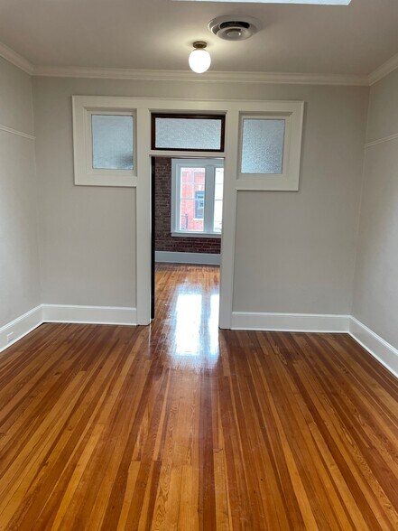 More Photos Of 121-129 N Main St, Mooresville Storefront Retail Office For Lease