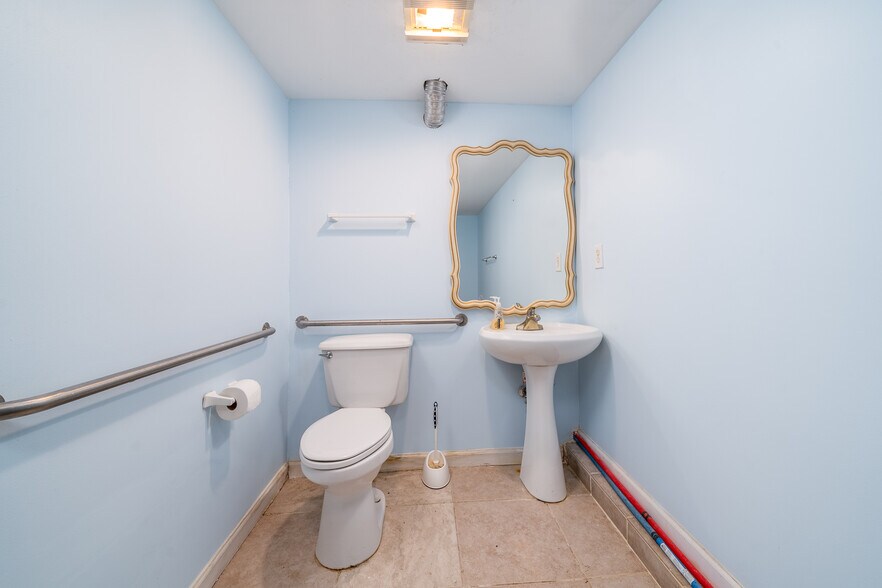 More Photos Of 3136 Clairmont Rd NE, Brookhaven Medical For Sale