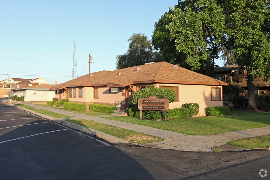 More Photos Of 403 N L St, Dinuba Medical For Lease