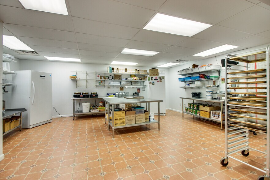 More Photos Of 306 46th Ave N, Nashville Storefront Retail Residential For Lease