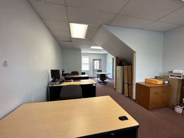 More Photos Of 3 Stadler St, Belchertown General Retail For Lease