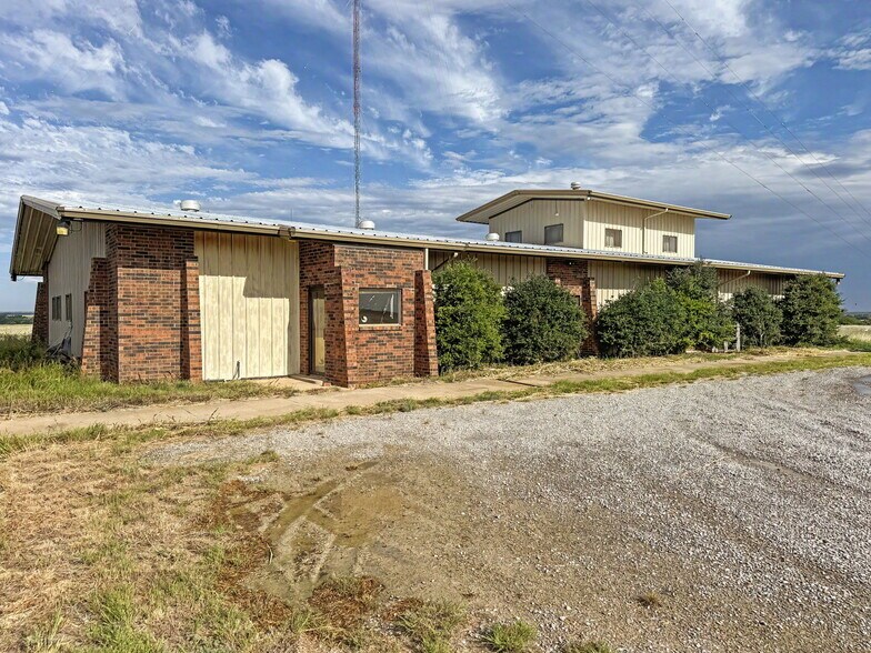 More Photos Of 1515 N Broadway, Hobart Industrial For Sale