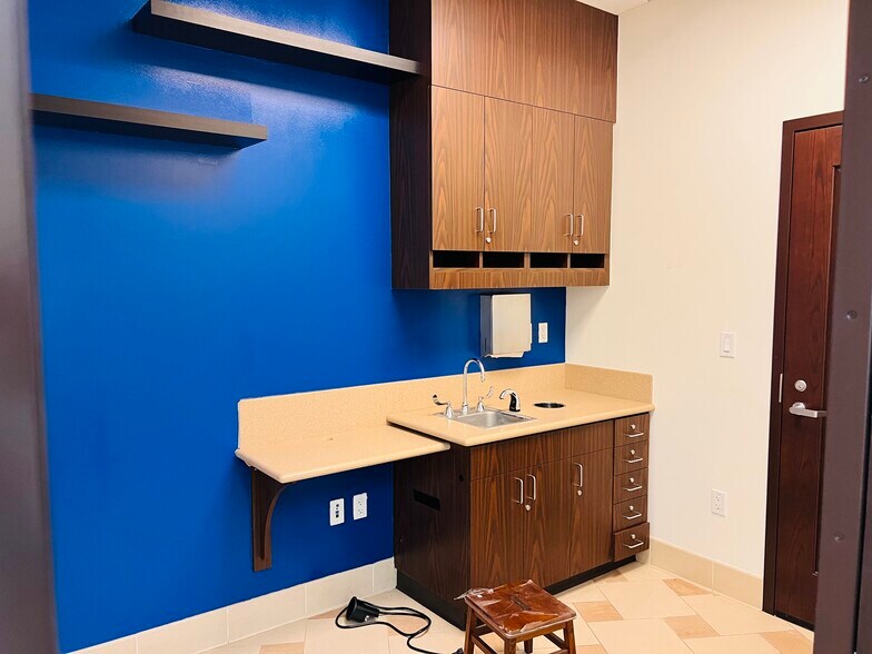 More Photos Of 2693 E Washington Blvd, Pasadena Medical For Lease