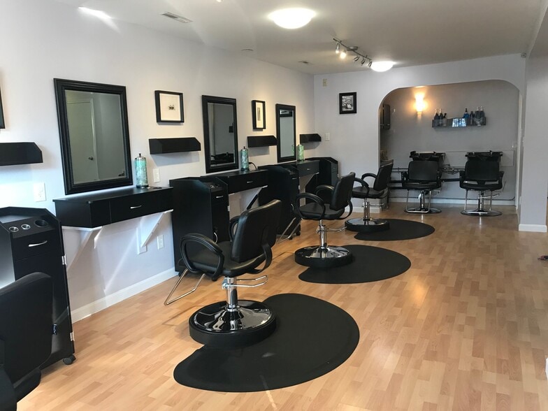 More Photos Of 15 Pray St, Amherst Flex For Lease