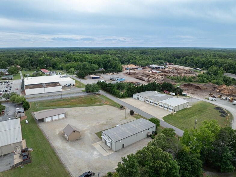 More Photos Of 471 Osborne St, Keysville Warehouse For Sale