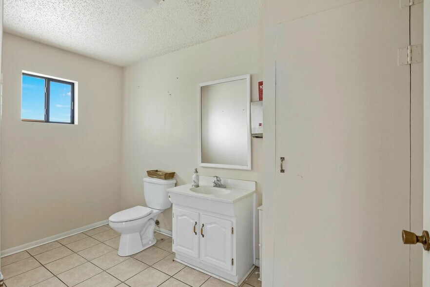 More Photos Of 42320 FM 3159, Canyon Lake Office For Lease