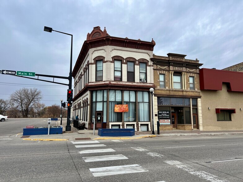 More Photos Of 201 N Main St, Crookston Storefront Retail Residential For Lease