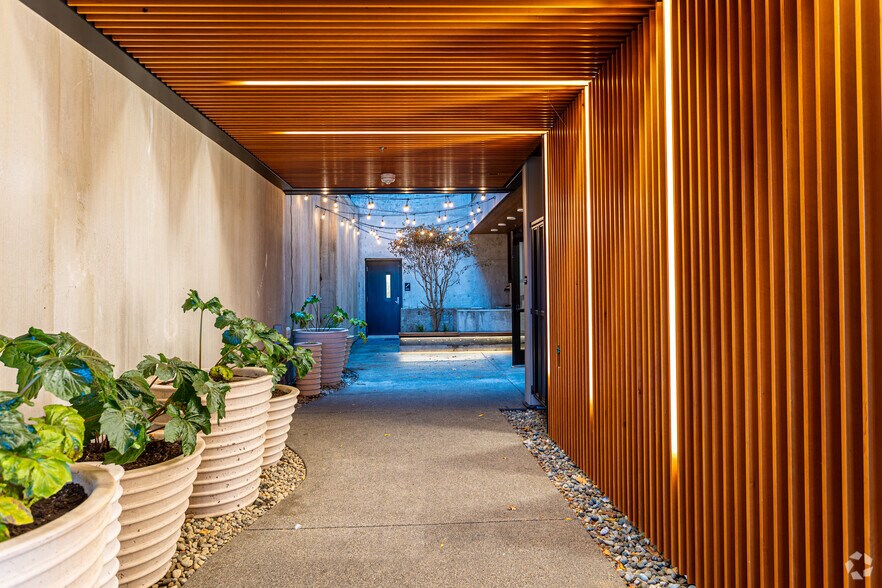 More Photos Of 206 5th Ave S, Seattle Apartments For Lease