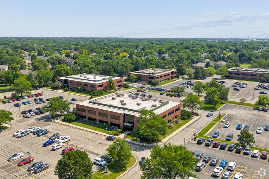 More Photos Of 1749 S Naperville Rd, Wheaton Office For Lease