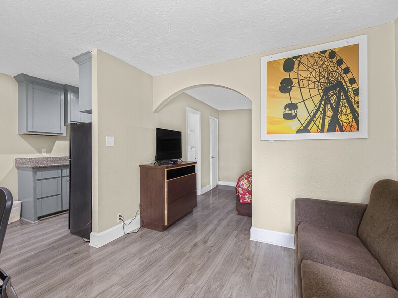 More Photos Of 6712 Morningside Dr, Houston Hospitality For Sale
