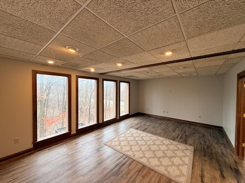 More Photos Of 6350 N Shadeland Ave, Indianapolis Office For Lease