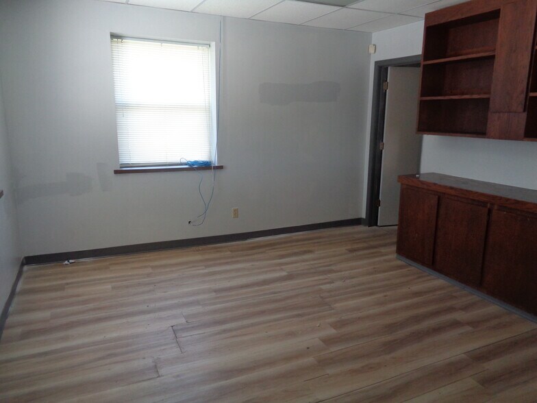 More Photos Of 3916 S Lynn Ct, Independence Medical For Lease