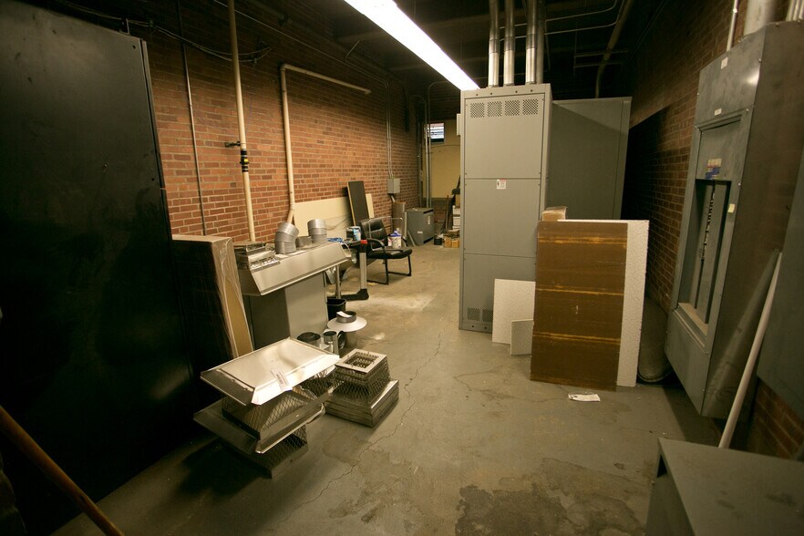 More Photos Of 600 Sanders St, Scranton Warehouse For Lease