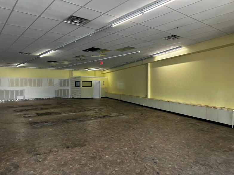 More Photos Of 1118 Edgmont Ave, Chester Flex For Sale