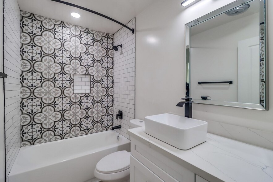 More Photos Of 1478 Hornblend St, San Diego Apartments For Sale