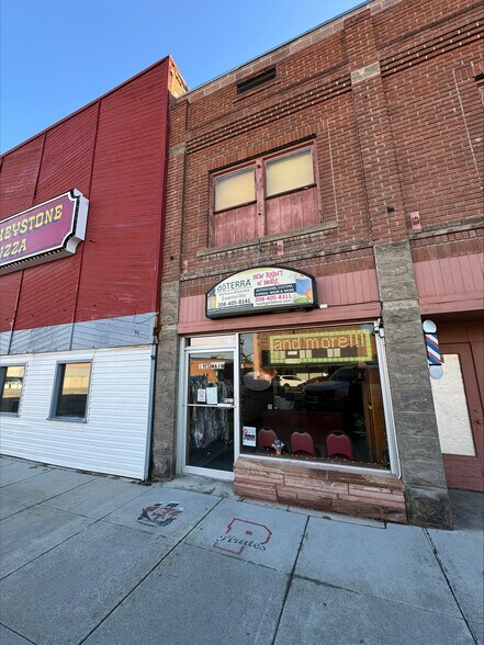 More Photos Of 19-21 S Main St, Payette Storefront Retail Residential For Lease