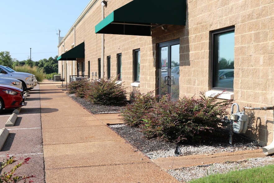 More Photos Of 8804 Caroma St, Olive Branch Flex For Lease