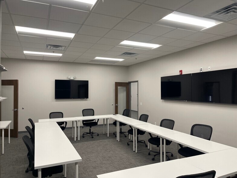 More Photos Of 380 E Lasalle Ave, South Bend Coworking Space