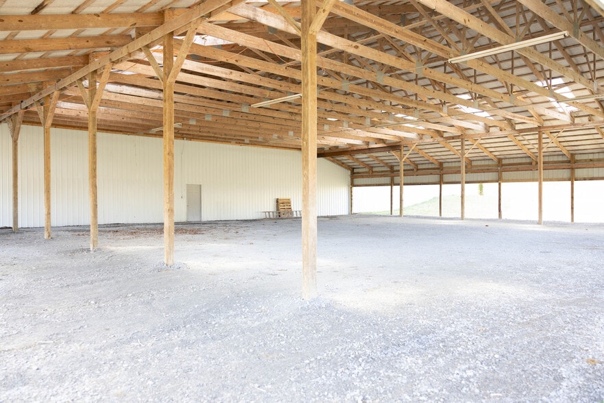 More Photos Of 5830 Highway 231 S, Castalian Springs Showroom For Sale