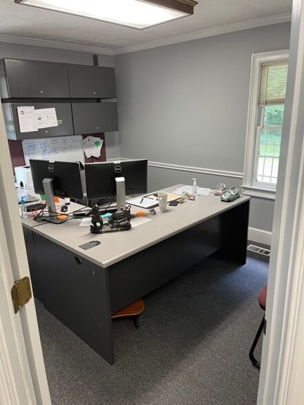 More Photos Of 851 Beaver Ruin Rd NW, Lilburn Office Residential For Sale