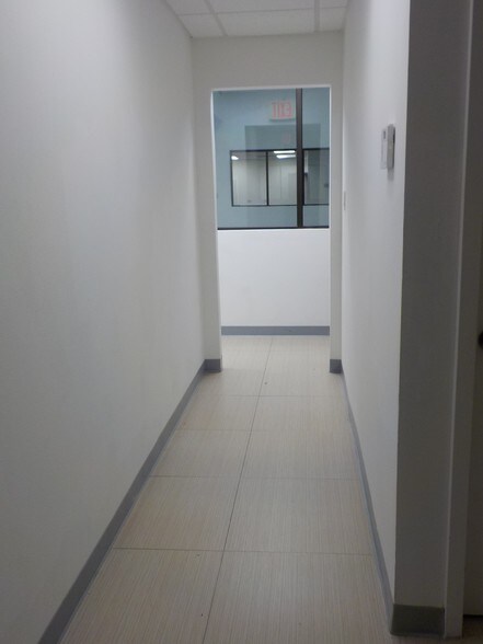 More Photos Of 3700 N 10th St, McAllen Office For Lease