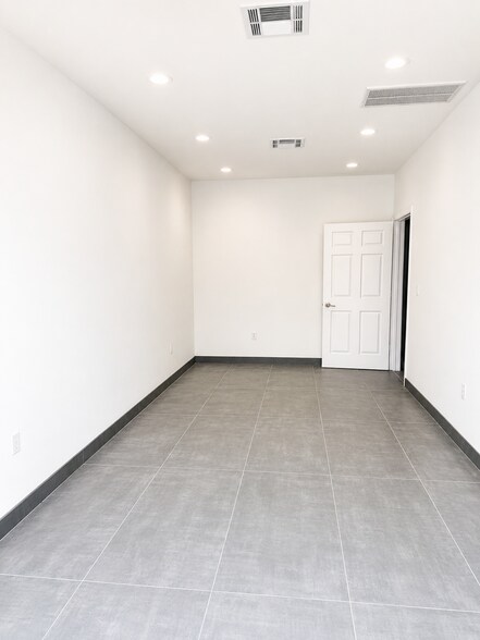 More Photos Of 7044 Queenston Blvd, Houston Light Distribution For Lease
